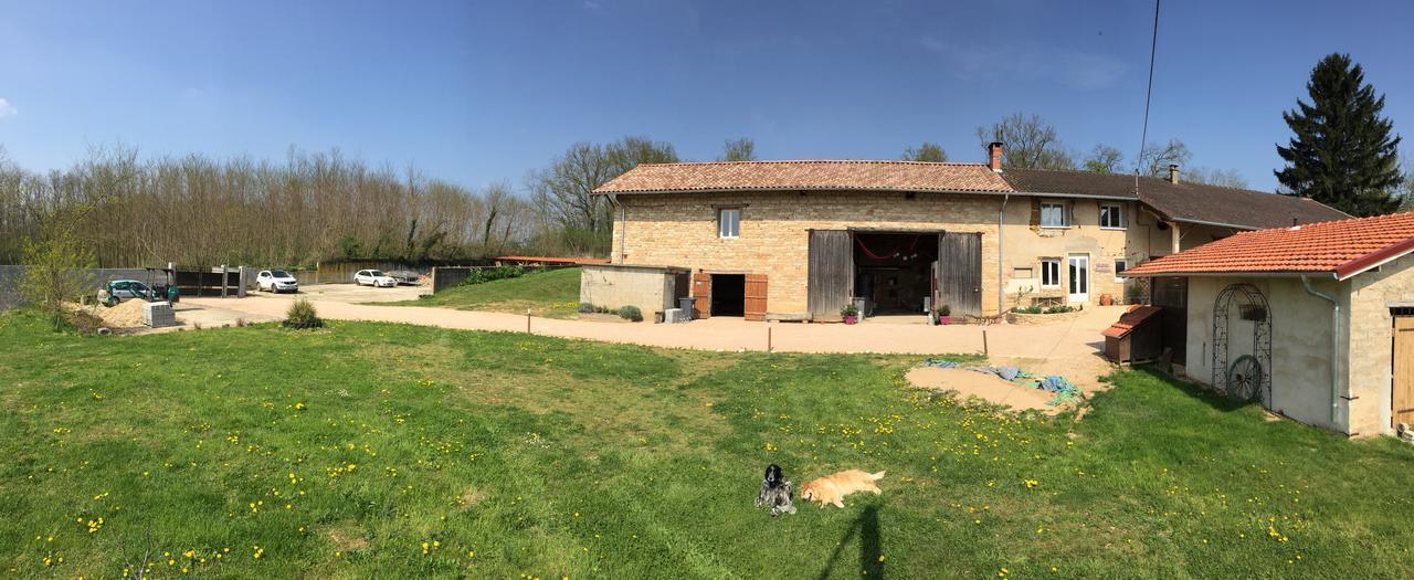 לינה וארוחת בוקר ארביני La Ferme Du Bonheur מראה חיצוני תמונה